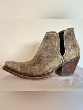 RARE Ariat Dixon Distressed Turquoise Cutout Western Booties